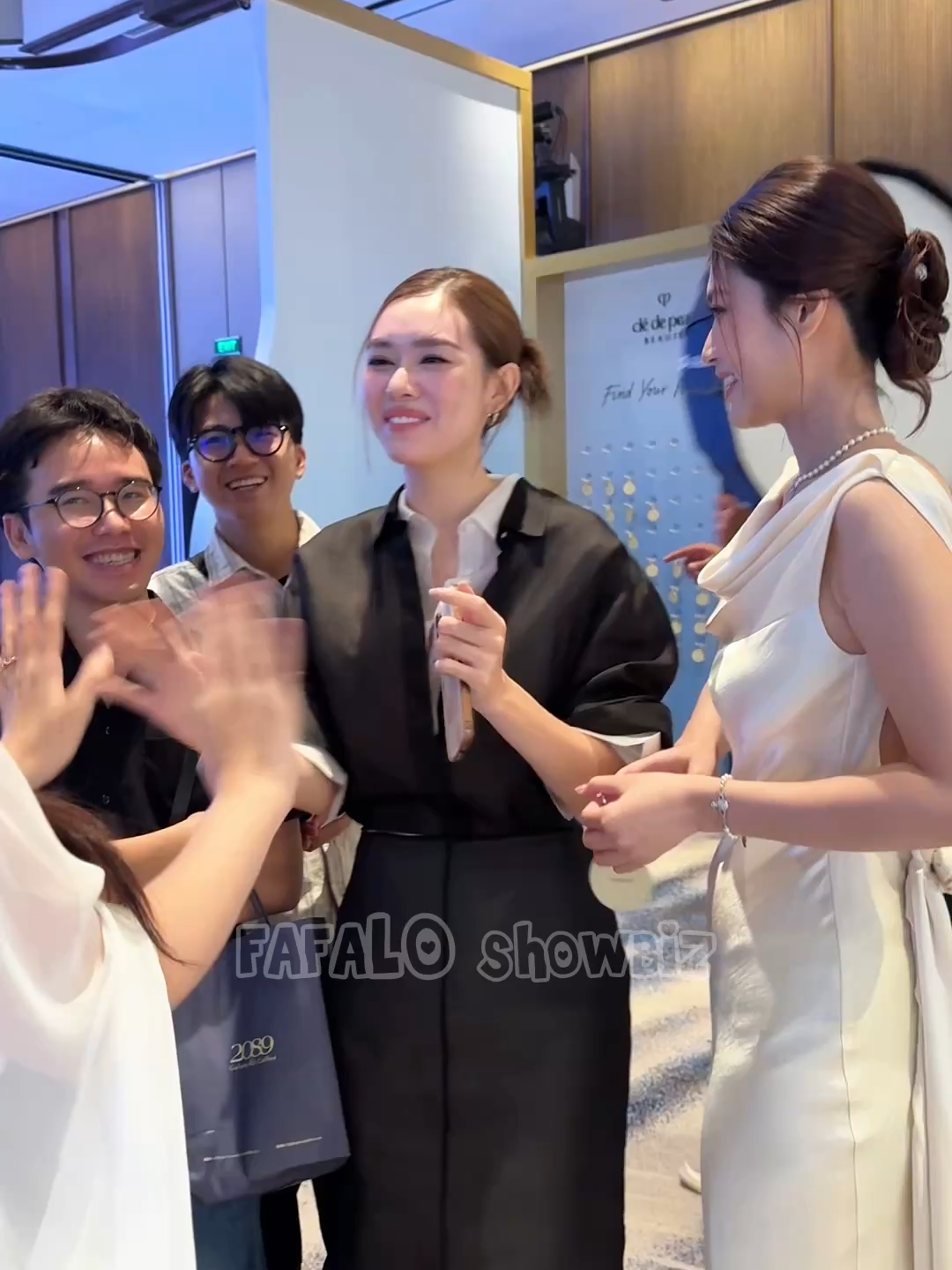 Phản ứng của Thiên Ân và Tường San khi hội ngộ Đỗ Mỹ Linh tại sự kiện mỹ phẩm Clé de Peau Beauté 😘 #DoMyLinh #DoanThienAn #NguyenTuongSan #saoviet #showbiz #trending #viral #tiktokviral #videoviral #fafaloshowbiz #Hoahau