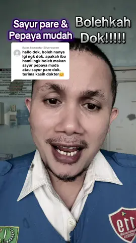 Membalas @Silverqueen bolehkan pepaya muda dan sayur pare dikonsumsi pada kehamilan atau awal kehamilan dokter. Ibu hamil trimester pertama aman mengonsumsi pare (peria) dan daun pepaya muda, asal dimakan dalam jumlah wajar sebagai lauk atau sayuran, bukan berlebihan. Penjelasannya: 	•	Pare (peria): kaya vitamin C, folat, dan serat. Namun rasanya pahit karena mengandung momordicin dan charantin. Tidak ada bukti ilmiah yang menyatakan pare berbahaya untuk janin bila dikonsumsi normal. Tapi kalau terlalu banyak bisa menyebabkan mulas atau diare pada sebagian orang. 	•	Daun pepaya muda: mengandung vitamin A, C, E, dan antioksidan. Aman sebagai sayur matang. Yang perlu hati-hati adalah getah pepaya mentah (misalnya pepaya muda yang masih hijau untuk rujak), karena getahnya mengandung papain yang dalam dosis besar bisa memicu kontraksi. Kalau daun pepaya dimasak matang, getahnya sudah sangat berkurang sehingga tidak berbahaya.  Catatan penting: 	•	Hindari mengonsumsi dalam jumlah berlebihan setiap hari. 	•	Pastikan benar-benar matang saat dimakan. 	•	Bila setelah makan timbul kram perut atau mual berlebihan, sebaiknya dikurangi. #hamil #sayurpare #sayurpepayamuda #drroi #fyp 