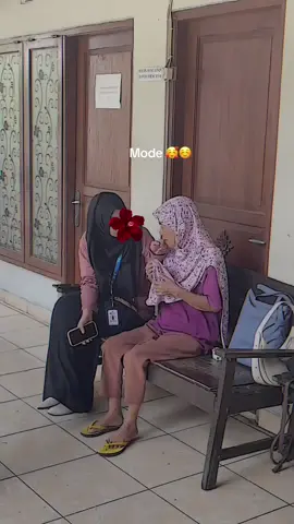 😑