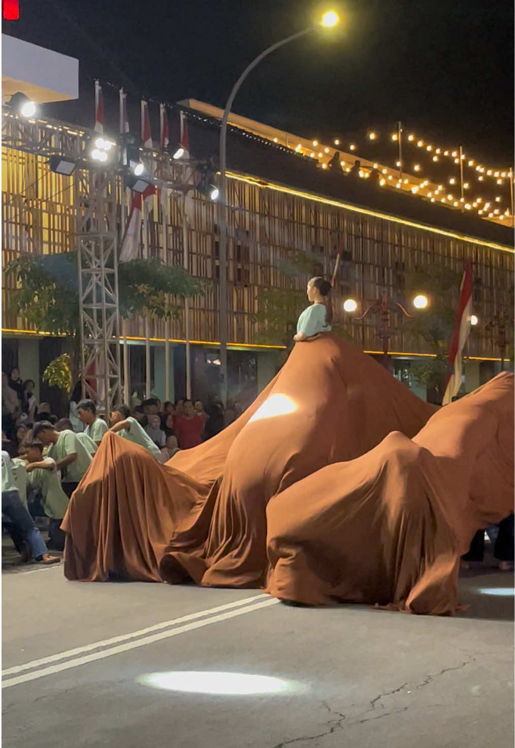 ketok sikil e tok gapopo🥲 #ngawinightcarnival #gladibersih #ngawi #ngawi24jam #ngawi_ramah 