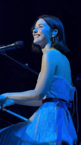 sobbing. so proud 🥲 @gracie abrams @GracieAbramsHQ #gracieabrams #tsoudeluxetour #deathwishgracieabrams #thesecretofus #gracieabramstour 
