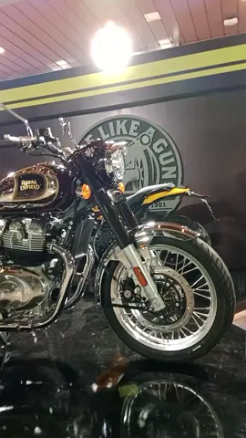 Dapatkan promo dan discount special di Minggu ini !  Unit sangat terbatas dan ada beberapa yang baru dari segi di spesifikasi dan warna yang sudah pasti bikin  royal riders makin pede di jalan 😎 . BOOKING SEKARANG SEBELUM KEHABISAN !! unit sangat terbatas. . WAH BULAN INI PROGRAM & PROMO NYA GILA BANGET !! 1.Free pph22 2.Get special disc  3.free RSA/layanan towing gratis ,dll 4.free pengiriman Jabodetabek 5.Cash back dealer 6. (credit only BRI, BCA , Pegadaian Syariah , mandiri, Mandiri, Adira) 7. Dan banyak promo menarik lainnya yaa.... READY : .Interceptor 650 .Meteor 350 .New Classic 350 .New Himalayan 411 ,Hunter 350  ,Screm 411  ,Signals 350 ,Continental GT 650 ,Super meteor 650  ,Bullet 350 ,Himalayan 450  ,Shutgan 650 ,Guerilla 450  ,Shotgun 650 ,New Classic 650 . Lagi ada promo program credit apa aja nih? .DP rendah mulai dari  30 jutaan/nego (tenor 1thn Sd 5thn. Ride With pride : Nikmati dan dapatkan disc promo special dari kita ! For more information ? Call/WhatsApp : WAWAN FIRMANSYAH 0896-3693-4406  0813-8880-2418 Dealer Royal Enfield Nusantara Batavia International. Menerima pembayaran CASH/CREDIT . Enjoy Test Ride . #nusantararoyalenfield #nusantaragroup #nusantarariders #royalridersindonesia #royalenfield 
