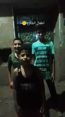 كانوا قاعدين يشحتوا ادتهم فلوس وصورتهم😍