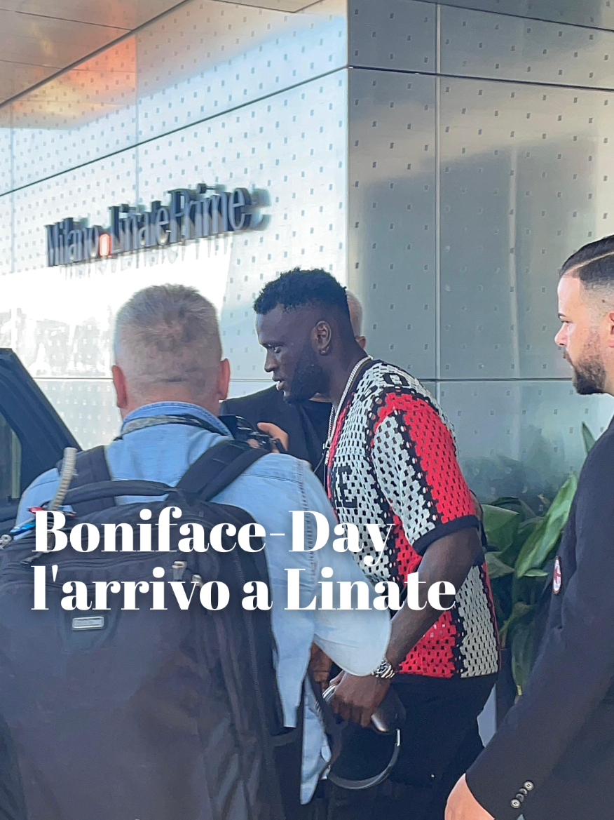 𝐁𝐎𝐍𝐈𝐅𝐀𝐂𝐄-𝐃𝐀𝐘: 𝐋𝐀𝐍𝐃𝐄𝐃 🛬  Victor Boniface è appena atterrato allo scalo privato di Linate: ora l’inizio dell’iter con le visite mediche, l’idoneità sportiva e la firma a Casa Milan 🔜🔏 🎥 Daniele Minini per MilanPress.it #boniface #milan #milanpress