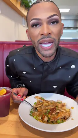 I’m not bringing anything to the table I am the table. And let’s be clear, I’m not the waitress either. ____________________________ #viralvideo #celebritymakeupartist #dcmakeupartist #foryoupage #fyp