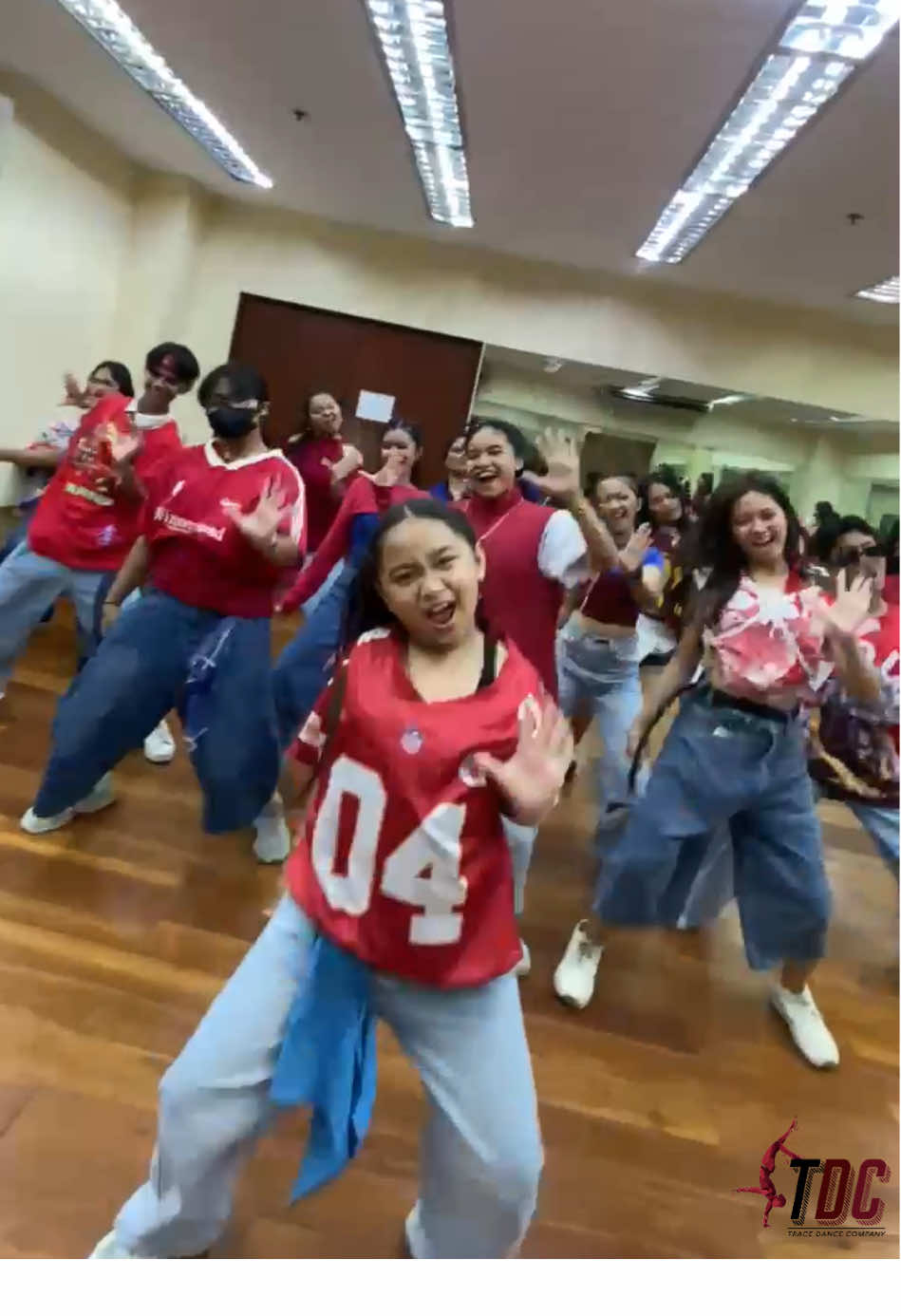 TUMABI KA DYANN! 🔥 #tracecollege #tracedancecompany #tracecollegelosbanos #TDC #SB19 