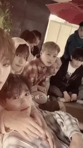 kangen era di mana kalian selalu ber9. kemana xodiac yg selalu bersama. 😭😭. gw pengen kalian kembali seperti dulu.... . haaaa kangen xodiac yg duluuuu#lewatberandafyp #4upageシ #xodiacofficial #bismillahfyp 