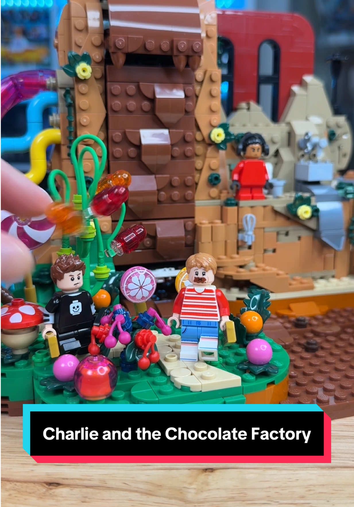 This LEGO Willy Wonka and The Chocolate Favtory set is almost perfect, but IMO one change would’ve made this better 🤔 Thank you to The LEGO Group for sending this set for review! #lego #rlfm #reviews #21360 #legoideas