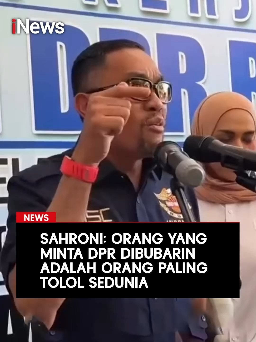 Gelombang seruan pembubaran DPR belakangan ramai beredar di media sosial. Isu ini muncul di tengah derasnya kritik publik terhadap besarnya tunjangan yang diterima para anggota dewan. Wakil Ketua Komisi III DPR, Ahmad Sahroni, pun menanggapi keras. Ia menyebut bahwa orang yang menyerukan pembubaran DPR adalah 