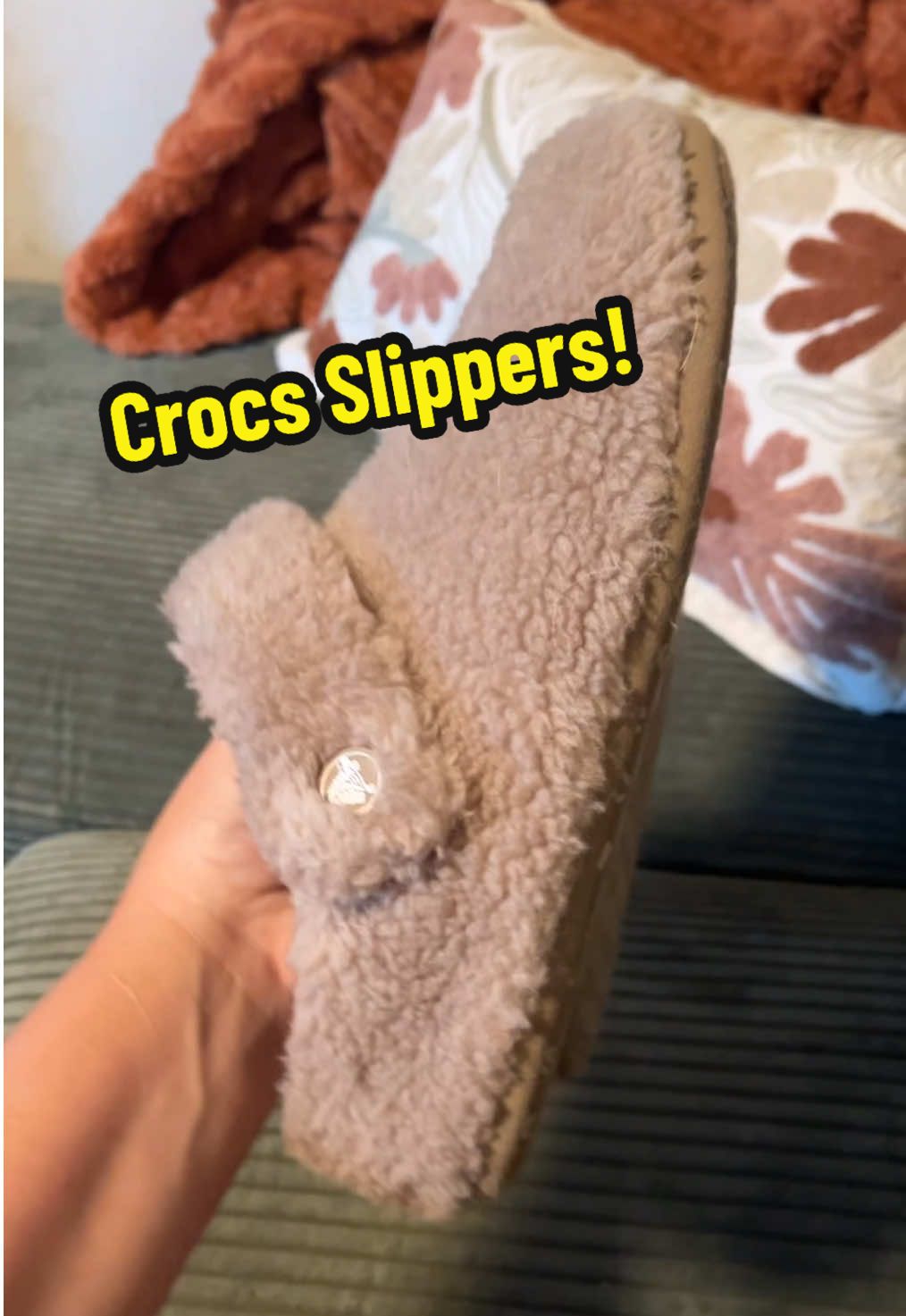 #falldealsforyou #crocs #slippers #fallfashion #fallaesthetic 