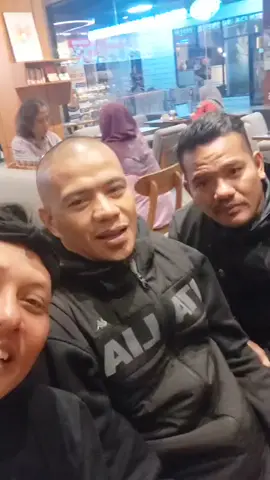Tunggu kehadiran dan penampilan Persib Legend dan Preman Pensiun di tgl 29 Agustus 2025 di Lapang Sepak Bola Panca Waluya Desa Kiarapedes  #lapangsepakbola  #saepulbahribinzein  #bupatiaing 