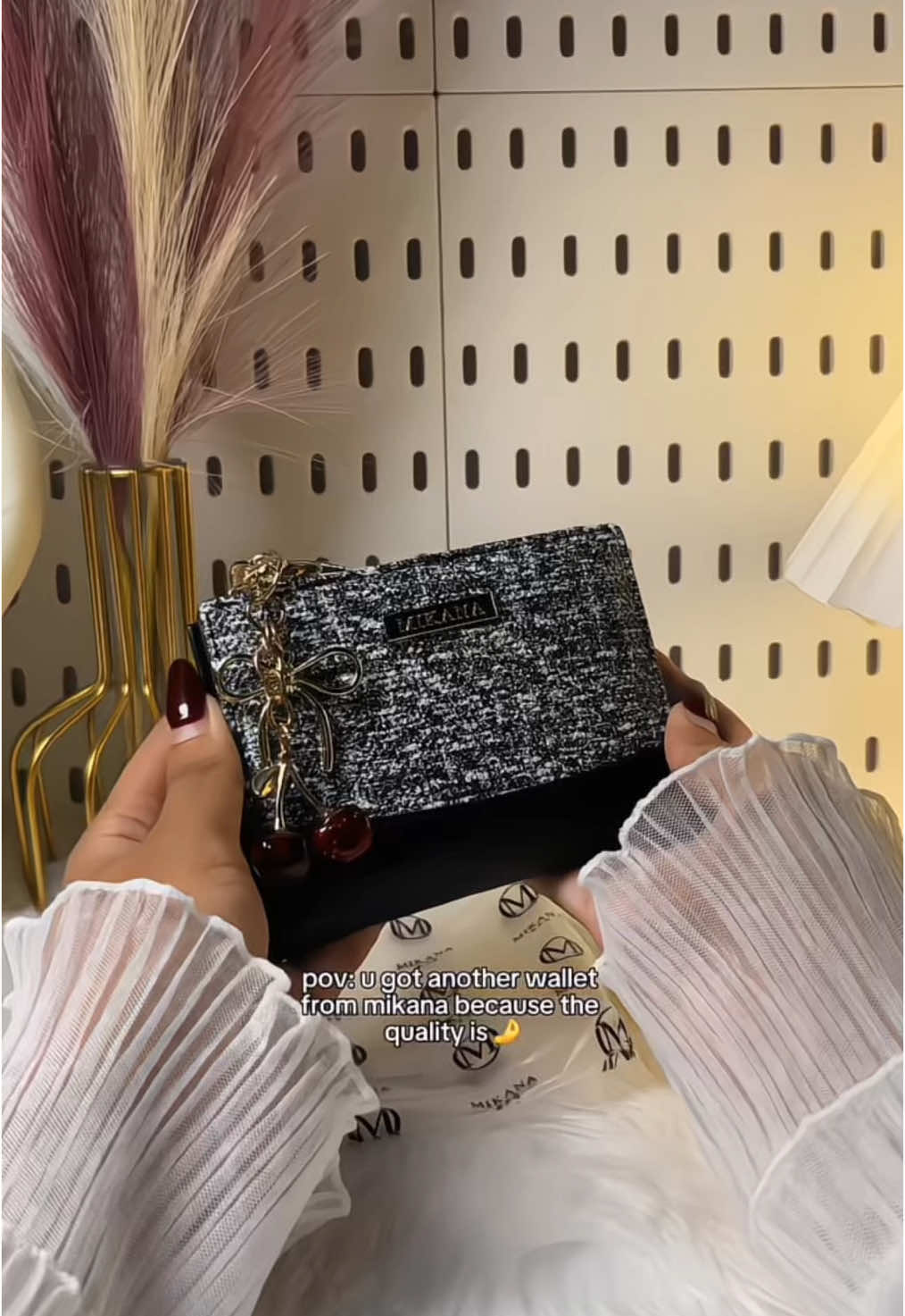 got this prettiest black wallet from mikana 🖤 #mikana #mikanawallet #wallet #walletforwomen 