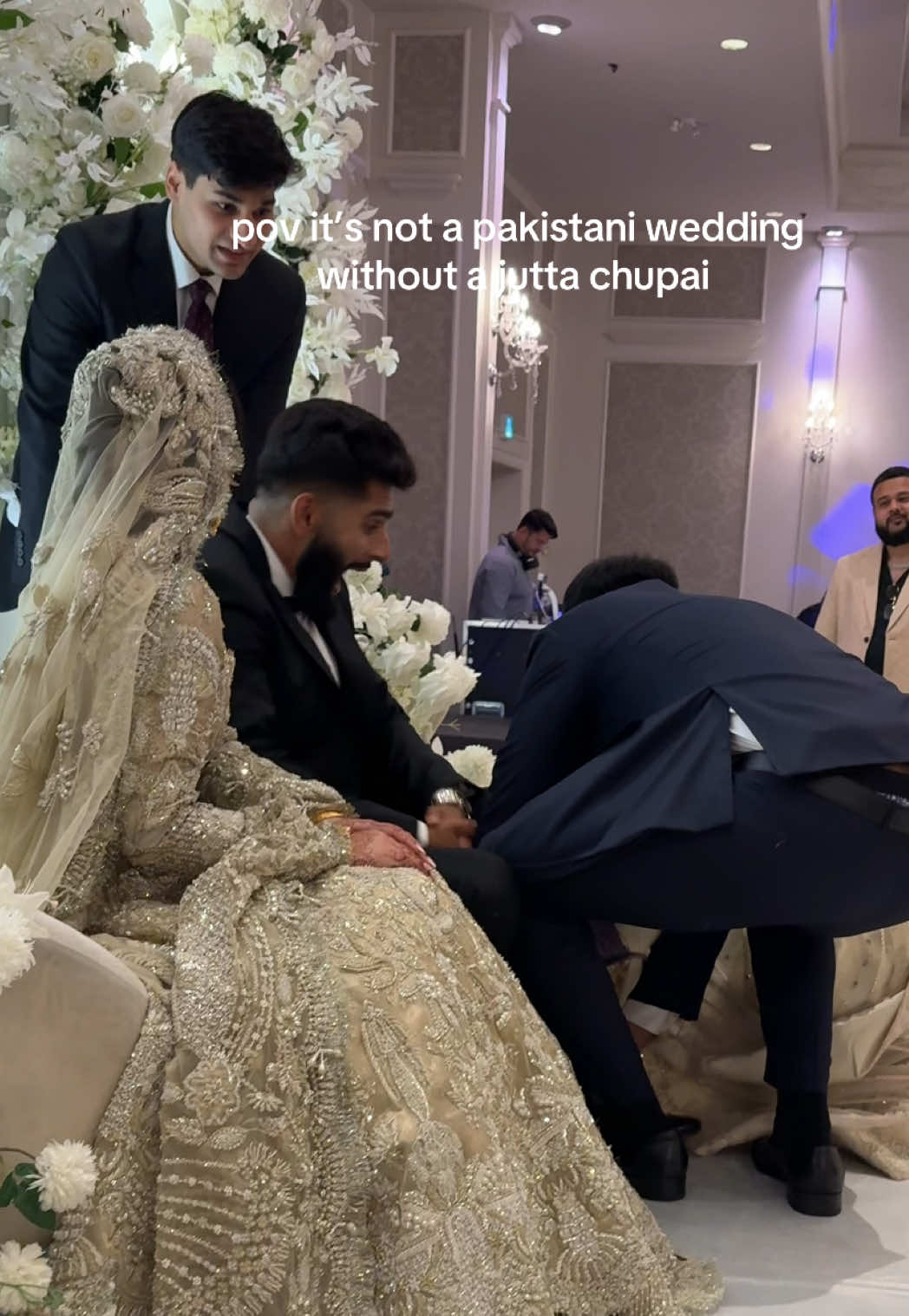 The jhoota chupai is peak pakistani wedding entertainment  #pakistaniwedding #jhootachupai #desi #pakistani #weddingtiktok 