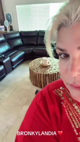 #bronkilandia #creatorsearchinsights #creatorsearchinsights #viralvideo #pet #doghappy #lovedog #tiktokscenestealercontest #lovedog #PetsOfTikTok #viralvideo 