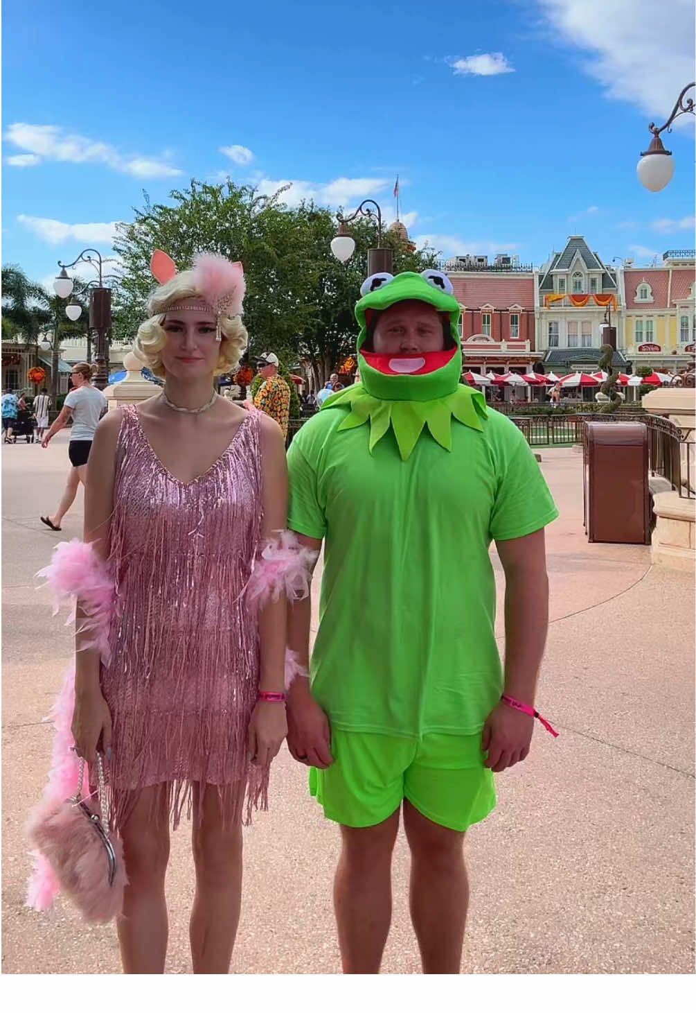 Kermit and Missy Piggy make a special appearance at Mickey’s Not So Scary Halloween Party after losing Muppet Vision 3D  #mickeysnotsoscaryhalloweenparty #disneytiktok #magickingdom #themuppets #disneyhalloween 