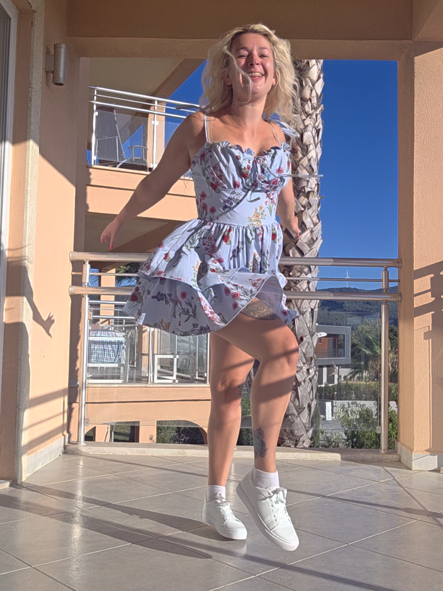 Happy Friday! 🥰 #shuffledance #dance #shuffle 
