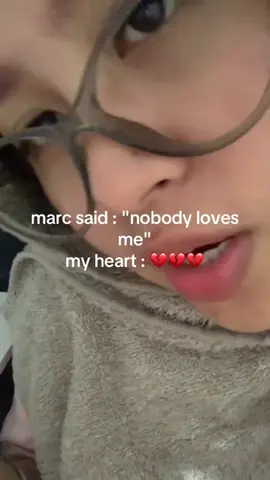 plis sekarang dia lagi live, jangan jahat sama dia ya, aku ga kuat liat komen di live dia, yang berlalu biarlah jadi masalalu, poon sekarang bahagia, jadi marc juga harus ngerasain bahagia juga :) sekali lagi jangan jahat jahat ya sama marc, hati mungil ku sakit banget 🥺 #marcmc #gmmtvofficial #gmmtv #thainthu 