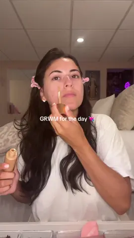 grwm for the day💘 #grwm #grwmmakeup #glowymakeup #foryou #MakeupRoutine 