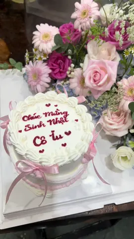Hoa và bánh tặng cô🥰🥰🥰