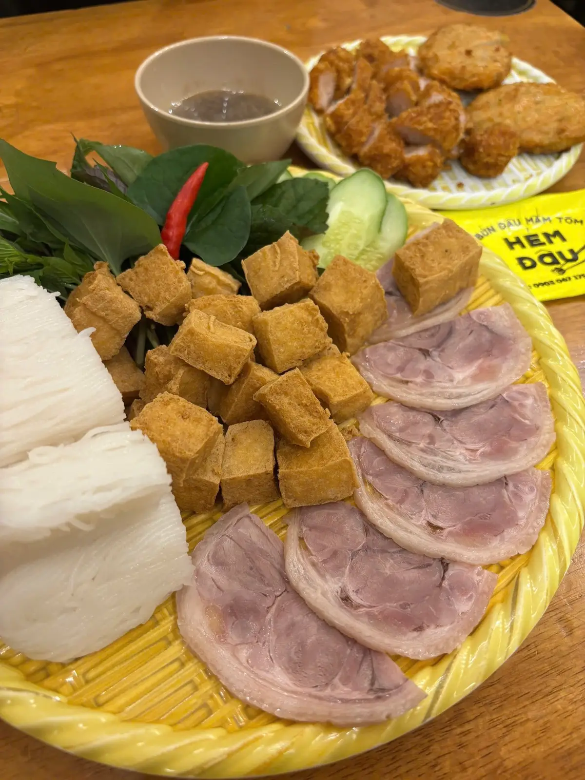 #hemdau #lychinhthang #q3 #saigonfood #bundaumamtom 
