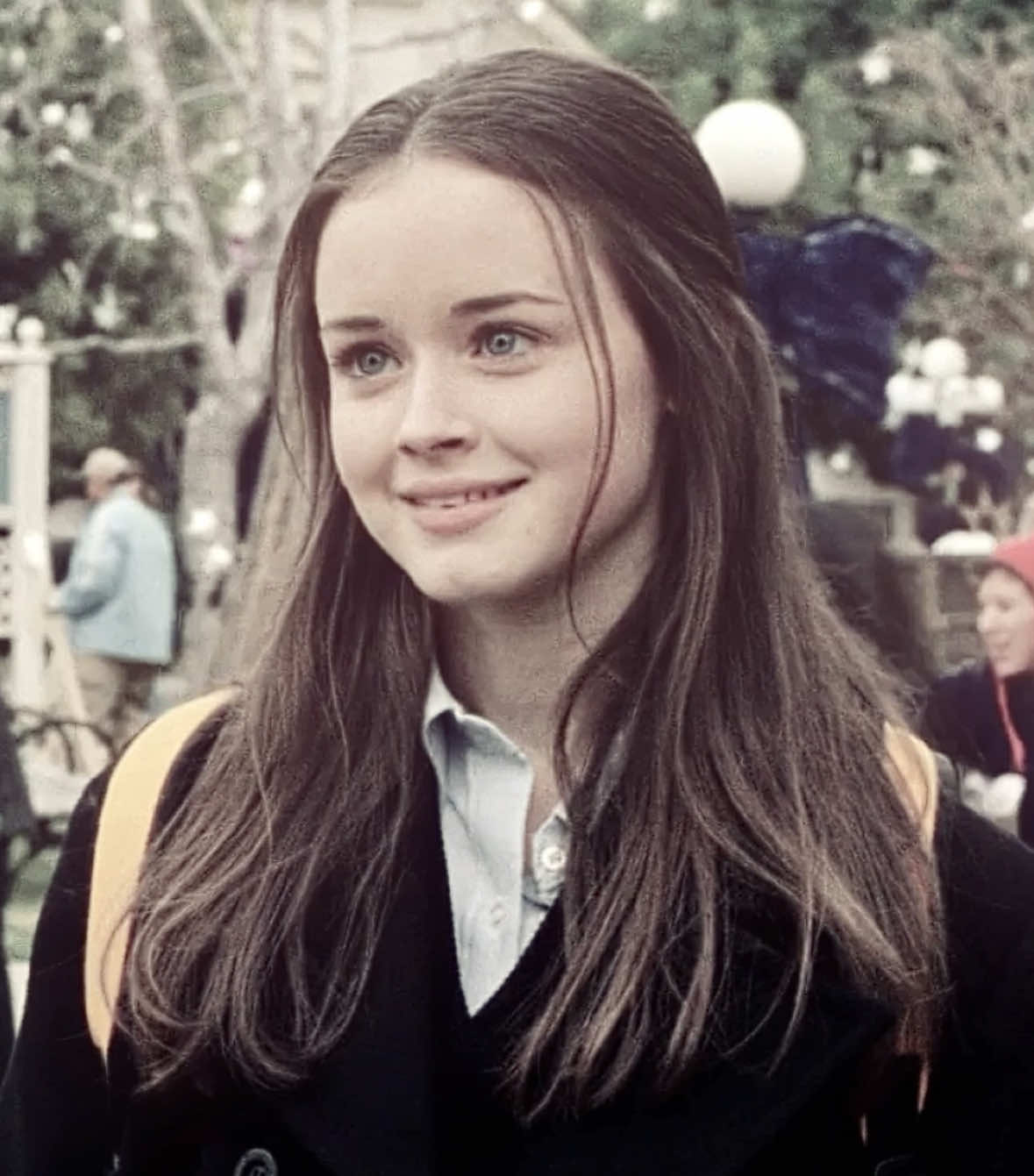 it's almost gilmore girls season everyone! [cc: margaret]  #rorygilmore #gilmoregirls #rorygirlmoreedit #gilmoregirlsedit #autumn 
