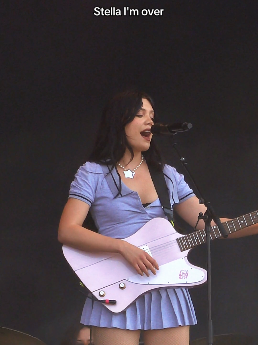 YES @alessi rose we liked you today at Reading Festival and we WILL see you on the Voyeur tour!! Here's a bit of Stella live 🤍 #alessirose #alessirosevoyeur #newmusic #readingfest  #readingfestival 