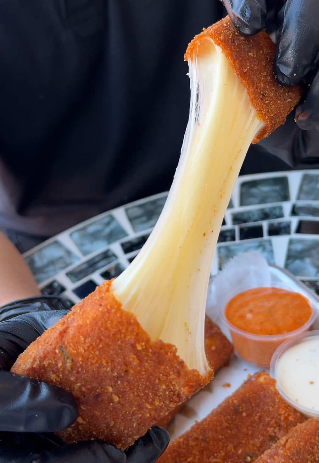 SPICY MOZZARELLA STICKS !! 🧀😍 #cheese #delicious #tiktokfood #foodieheaven #fypシ 