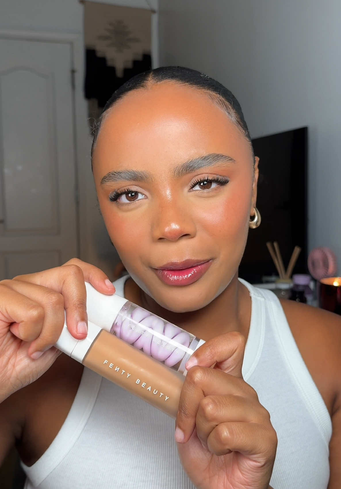 Half primer, half skincare — the best of both worlds, no compromise ✨ I used the new @FentyBeauty Grip Trip Hydrating Primer with Soft’Lit Foundation in shade 335 + the 145 brush for that all-day, skin-like glow. It also comes in a mattifying formula if that’s more your thing. Formulated with butterfly lavender extract to plump + hydrate, and maple sap extract to grip + extend makeup wear for up to 12 hours — all with a comfortable grip, no stick. #FentyBeautyPartner #griptripprimer #newfentybeauty #skinprepvsskincare #skinprep #fentybeautypartner #primers #beginnermakeup #makeup #fentybeauty 