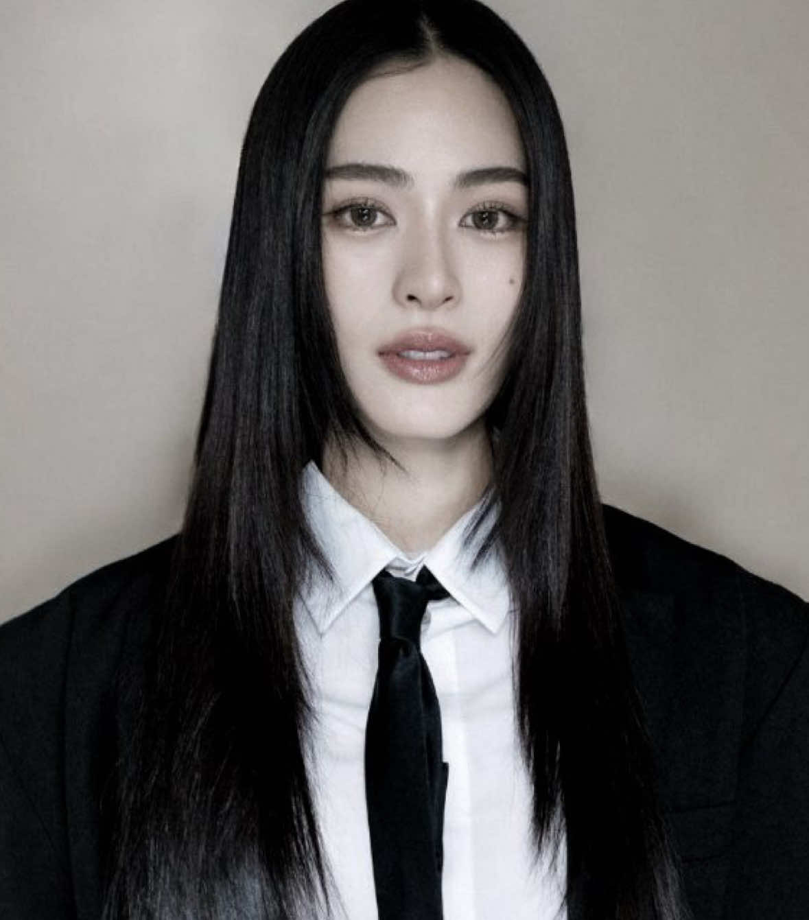 I'm ready to buy all the suits in the world and give them to her #onlyyou #linglingkwong #ormkornnaphat #lingorm #fyp @Lingling Kwong @ออมออมเอง:^D 