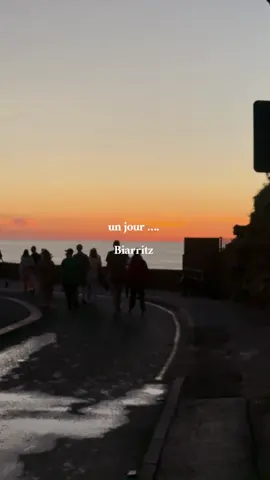 Chaque jour, à Biarritz, mon cœur bat un peu plus fort pour cette ville à l’énergie magique, où l’océan, les vagues et le vent se mêlent pour créer une atmosphère unique.  Une ville vibrante qui ne cesse de fasciner. 🫶🏼 #biarritz #ocean #magie #sunsetlover #sunsets 