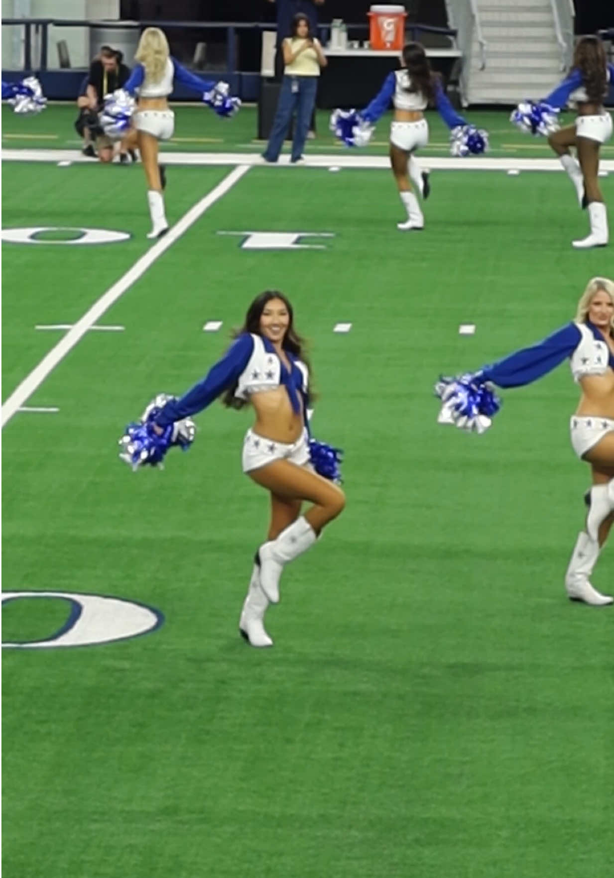 Happy gameday!!!! Let’s go Cowboys!!⭐️💙 #dcc #dallascowboyscheerleaders #dallascowboys 