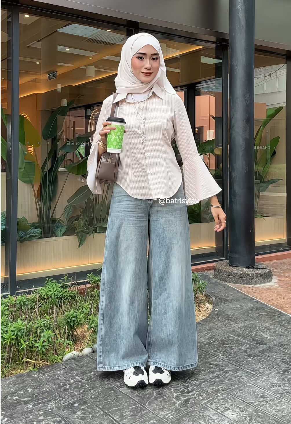 flowy wispie #outfitideas #hijabioutfit #kemejawispie #outfitkemejawispie #stripeshirt 