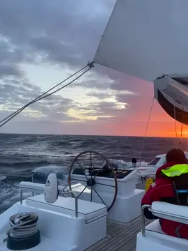 Le genre de moment qui vaut tous les détours#fyp #pourtoi #sailing #mer #voile 