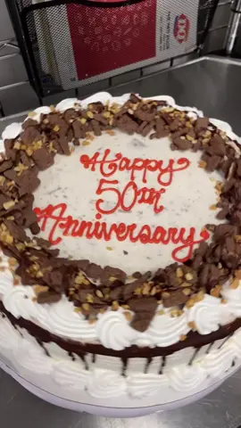 #dq #dairyqueen #icecreamcake #cakedecorating 