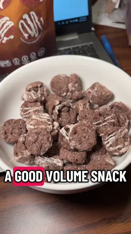 I cannot wrap my brain around something so delicious being so low in calories 👀 42 mini rice cakes for only 180 calories?? Damn!  @Drizzilicious #healthysnacks 