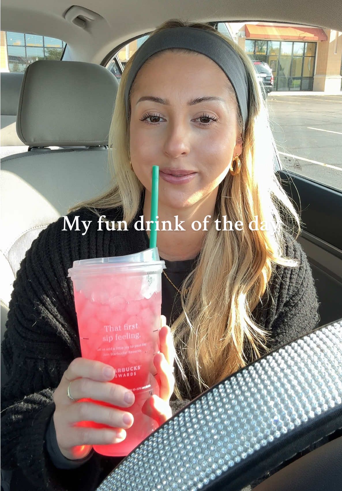 I wish I had as much energy as the Starbucks workers #starbucks #fyp #strawberryrefresher #goodmorning #fundrink 