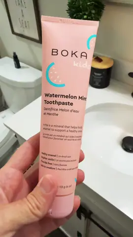 This toothpaste literally heals your teeth while you brush! It reduces sensitivity and helps remineralize and strengthen your teeth. Even my kids love the flavor, and they usually say mint flavor is too “spicy” 😂 #toothpasta #nanohydroxyapatite 