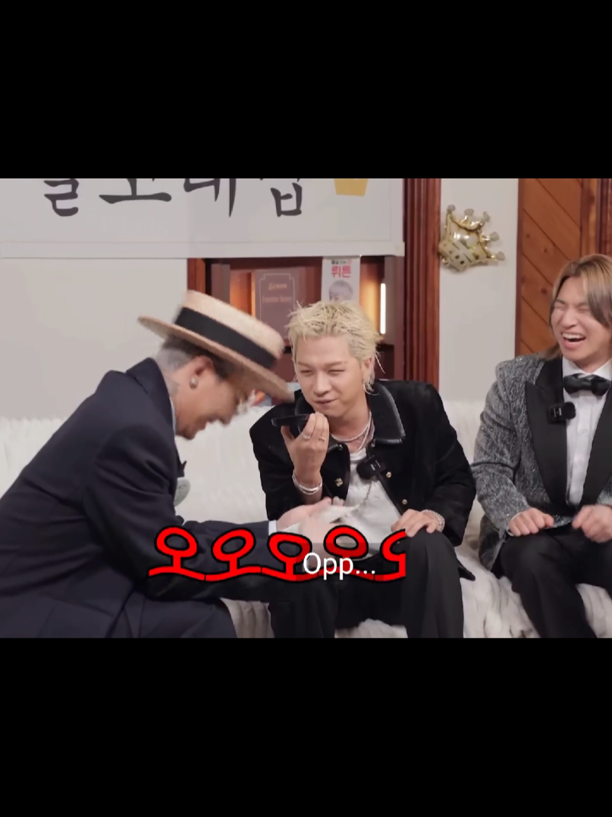 lmao jiyong getting scared on the first clip 😭  #bigbang #gdragon #taeyang #daesung #kpop 