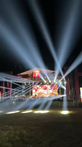 Cek sound @utopia_band malam ini.  Kita bernyanyi bersama besok di Lapangan Brang Biji.  Tiket penghabisan tersedia di depan SMA 1 dan Comfy kerangka baja.  Buka mulai jam 9 pagi sampai jam 9 malam. 