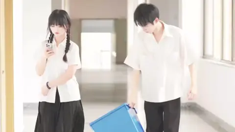 Tình yêu theo gió bay lên, nhưng tình yêu không bao giờ tan biến theo gió. Anh vẫn luôn yêu em ở một nơi em không biết...