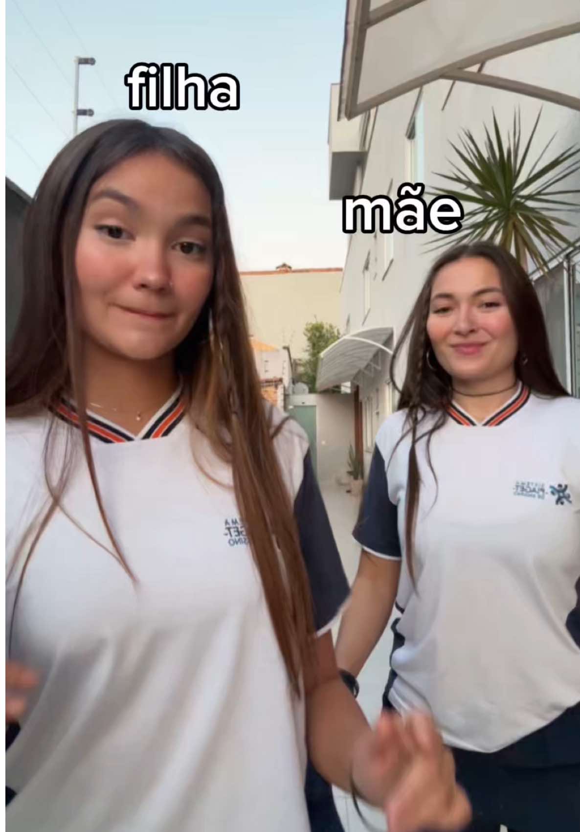 eu passando desapercebida com as meninas do terceirão @Emilly Jardim  HAHAHAHAHAHAHAHA #maeefilha #maeefilhahumor #fyppppppppppppppppppppppp 