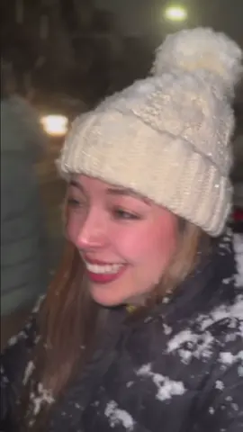 Lo que pasó fue DEMASIADO ESPECIAL ✨❄️🌨️ una experiencia divina (que tuvimos el privilegio de vivir). 🇨🇱 Aún no me las creo, ver nevar es algo mágico. 🥹💕 Ando con el corazón llenito!!! @Arcam. @Paula Rios  #nieveensantiago #nieve #santiagodechile❤️ #snow #turista 