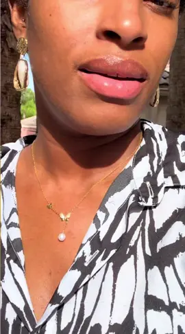Sunkissed and unapologetically me ✨🥰 @PEACHMIND Jewelry 