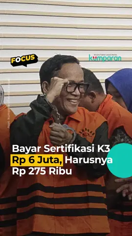 Wakil Menteri Ketenagakerjaan, Immanuel Ebenezer alias Noel, resmi terjaring Operasi Tangkap Tangan (OTT) Komisi Pemberantasan Korupsi (KPK) pada Agustus 2025. Penangkapan dilakukan di Jakarta dan langsung menjadi perhatian publik, mengingat Noel baru beberapa bulan menjabat sebagai Wamenaker setelah dilantik Presiden Jokowi pada 2024. KPK kemudian menetapkan Noel sebagai tersangka dugaan pemerasan dan gratifikasi terkait proses pengurusan sertifikasi di lingkungan Kementerian Ketenagakerjaan. Dalam operasi tersebut, tim penyidik menyita sejumlah barang bukti, mulai dari uang tunai hingga kendaraan mewah berupa mobil dan motor yang diduga berkaitan dengan tindak pidana korupsi. Kasus ini tak hanya ramai di dalam negeri, tetapi juga mendapat sorotan media asing. Posisi Noel sebagai pejabat tinggi negara membuat OTT ini menjadi pukulan telak bagi citra pemerintahan. Publik kini menanti langkah tegas KPK dalam proses hukum, sekaligus menunggu sikap resmi pemerintah terkait status jabatan Wamenaker yang terseret kasus korupsi. sumber : kumparan