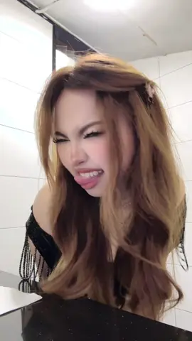 dinz fit check in toilet