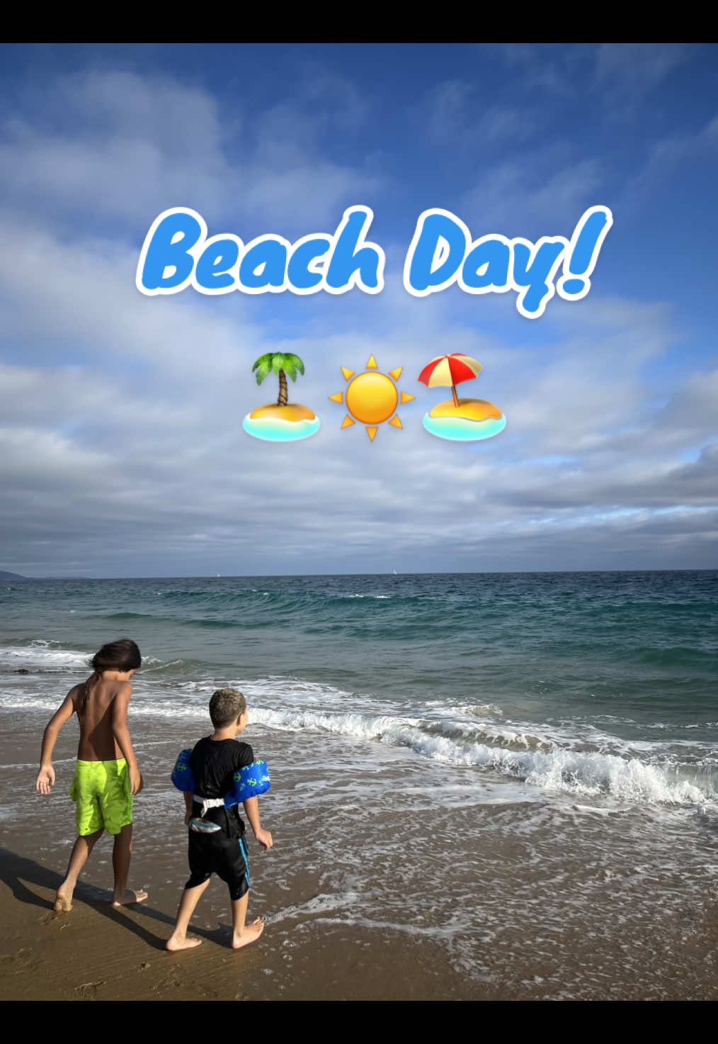 I grew up in close proximity to coastlines so the beach will always hold a special place in my heart! Summer time was a blast! #beachvibes #summer2025🌴☀️ #newportbeach #cali 