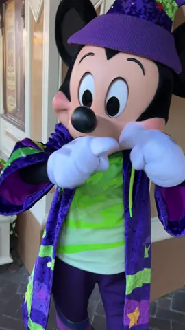 Check out Mickey’s new costume for the Halloween season #disney #disneyland #disneytiktok @Disney Parks 