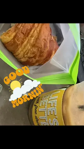 #GoodMorning #BuenosDias #Coffee #Croissant @porto’s bakery🍞 #Breakfast @Better Buzz Coffee 