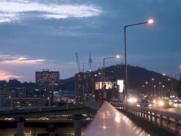 🌇 기록의 소중함 📌장소: 한남대교 📌위치: 서울 강남구 신사동 이제는 못 보는 풍경들을 카메라로 기록해 놓는 건 의미가 있네요 앞으로 서울은 또 어떻게 변할까요? 부지런히 기록을 해야겠습니다