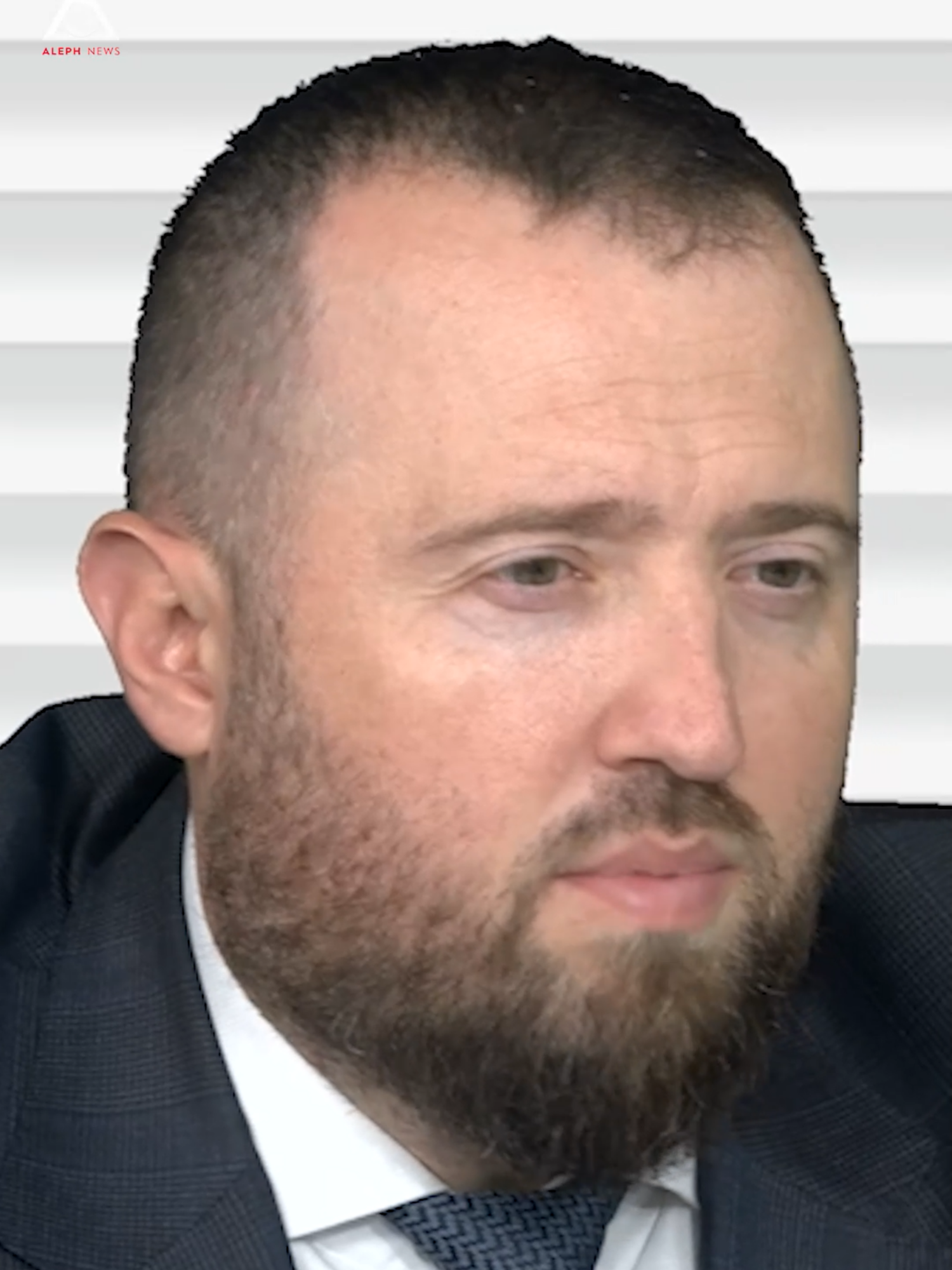 Subiectul „dosarul Coldea” a lăsat urme adânci nu doar în justiție, ci și în spațiul public, unde criticile s-au transformat în atacuri cu accente personale și politice. Marius Voineag, procuror-șef DNA: „Cele mai multe critici la adresa noastră au venit după dosarul Coldea. […] Criticile au căpătat valențe personale. […] Sunt inculpați care n-au vorbit la nivelul la care au vorbit unii politicieni.” OFF/ON THE RECORD, cu Sorina Matei – în fiecare MARȚI, de la ora 22:00, la Aleph News! #alephnews #offontherecord #sorinamatei #mariusvoineag #dna #coldea #floriancoldea #partide #coruptie #antifrauda #evaziune #justitie #procurori #news #journalism #fyp #foryou